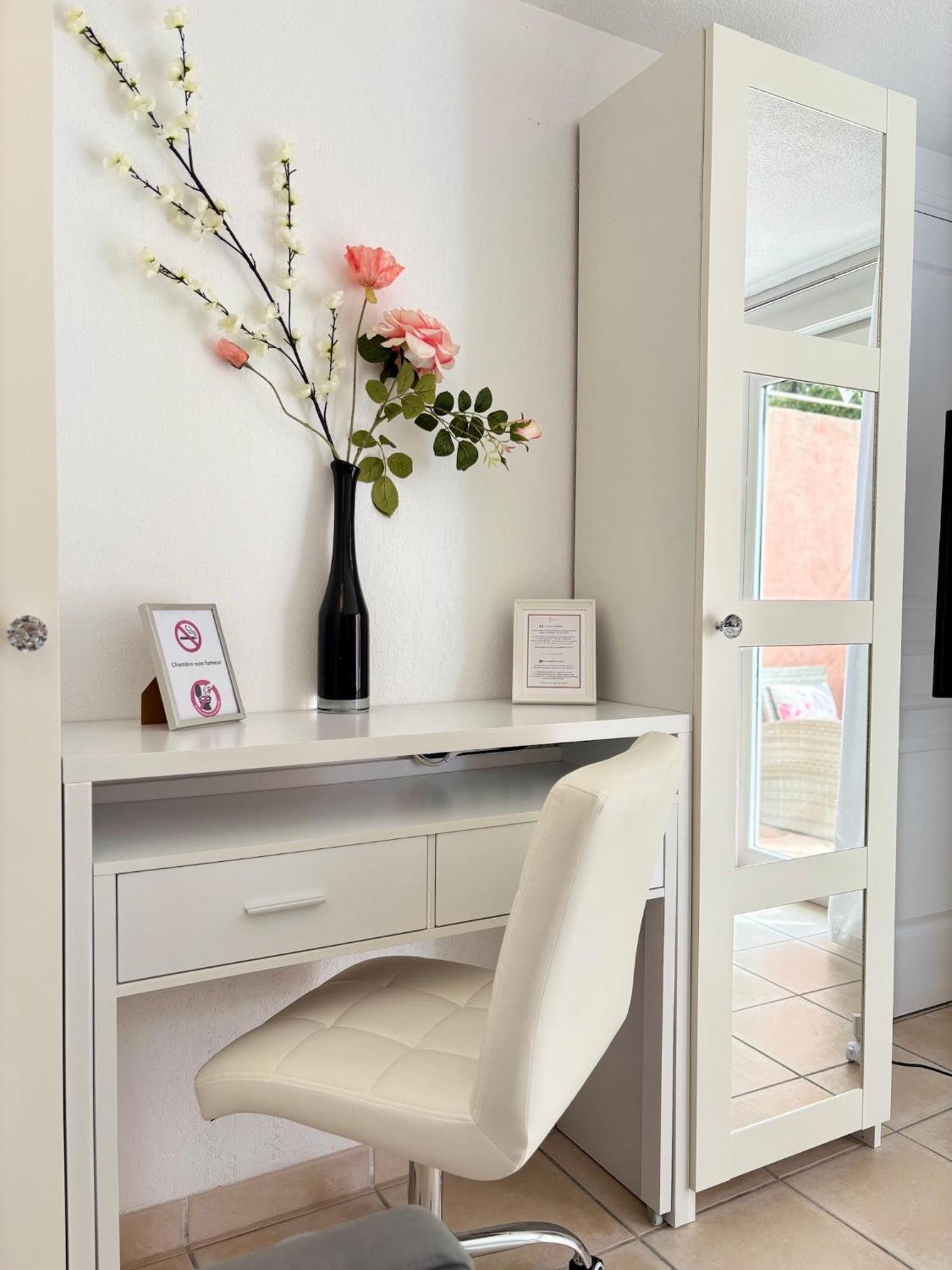 Bed and Breakfast La Vie Est Belle En Provence Tourves Экстерьер фото